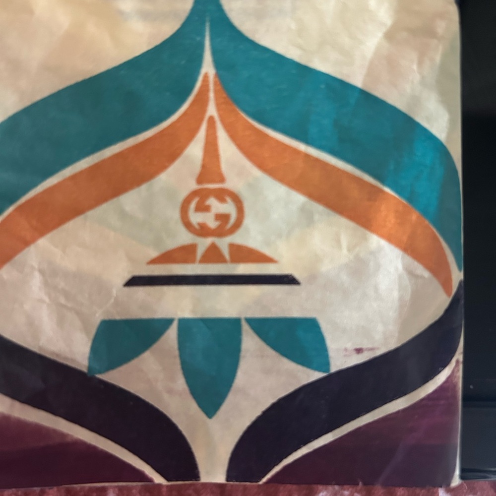 Removing Listing Soon - Gucci x Adidas Collab Merchandise Gift Wrap - Picture 6 of 12